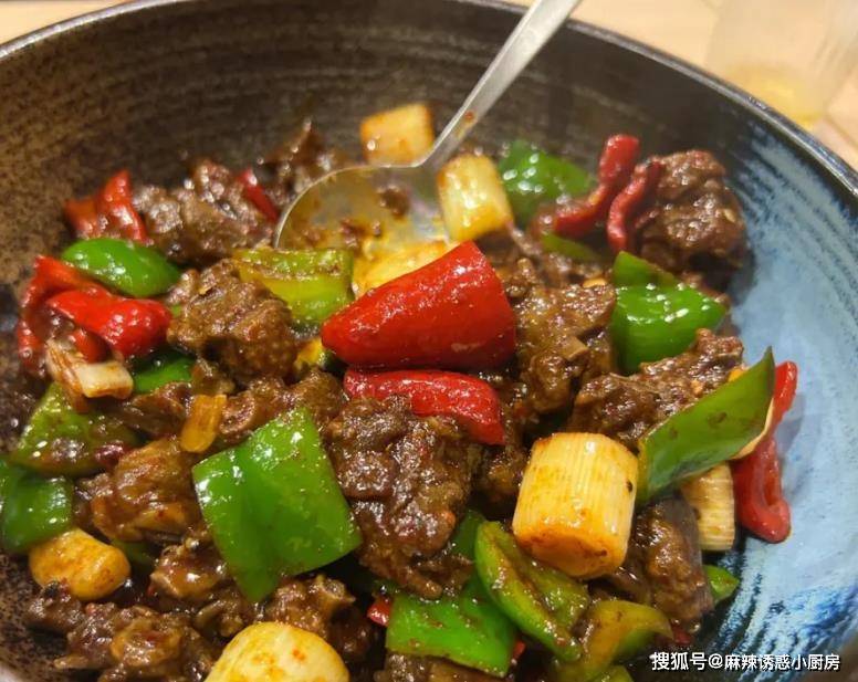 鸡蛋酸菜炒粉丝，鲜香爽口，做法简单，有它我能吃两大碗饭