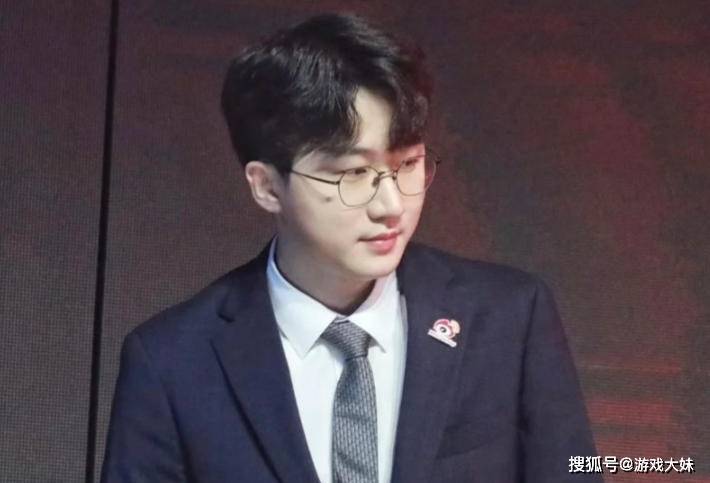 BLG击败HLE进入决赛，教练高踢腿火了，引起全联盟模仿