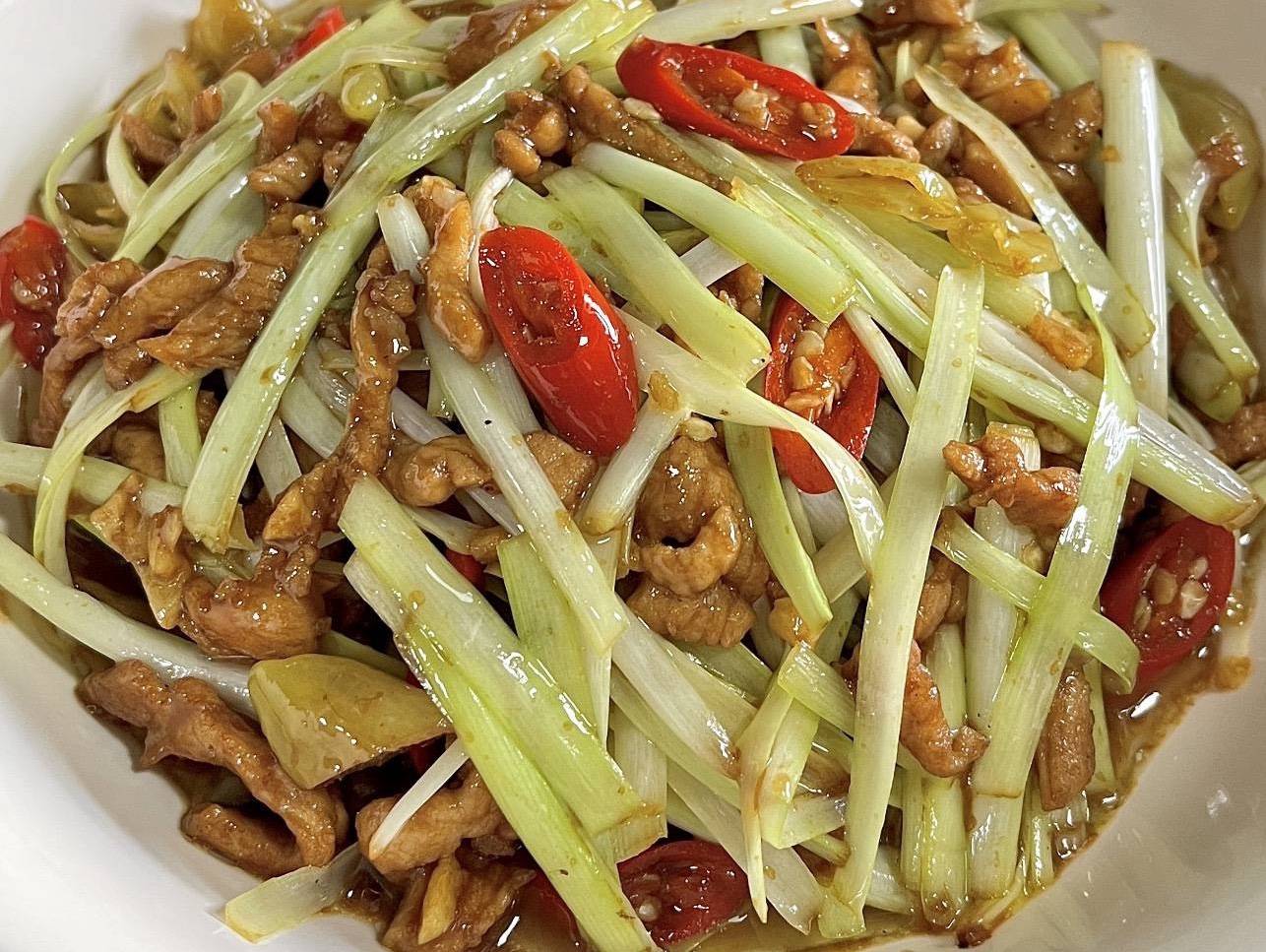 哇！这泡椒韭黄炒肉丝，酸辣开胃到停不下来？