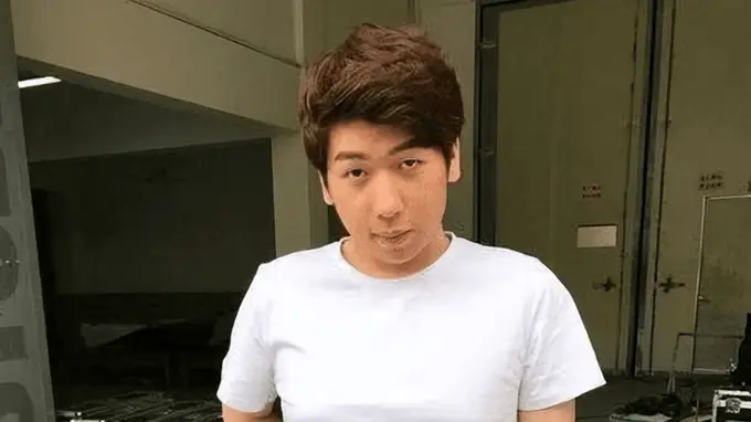 炫神重新获得二路解说权后，光速删除道歉帖，官方无视此事