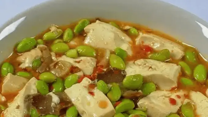 毛豆烧豆腐,夏天最下饭的一道菜