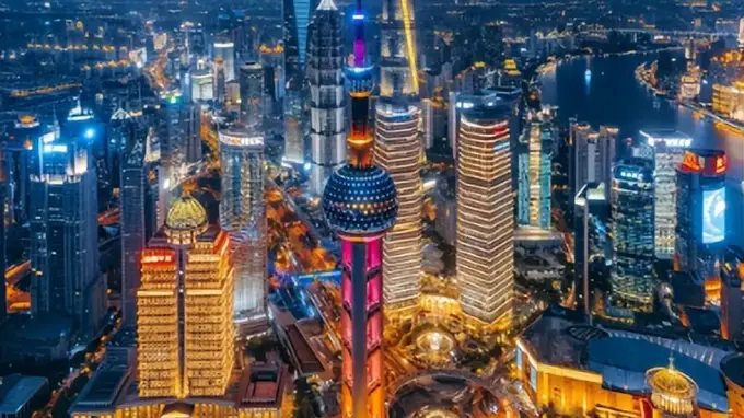 美国富婆来中国游玩，回国三天后直言：纽约跟中国差距一目了然