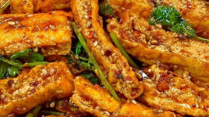 香菜拌炸豆腐:一口就上瘾的家常神仙吃法