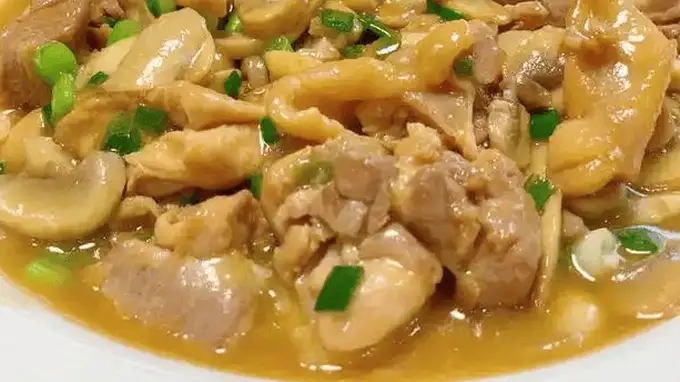 口蘑鸡腿肉鲜嫩低脂家常做法