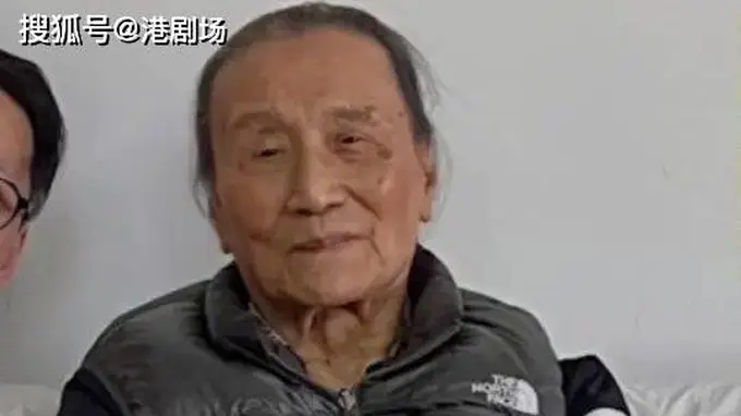 谢贤晚年养病生活曝光 家人后辈探望显敬重