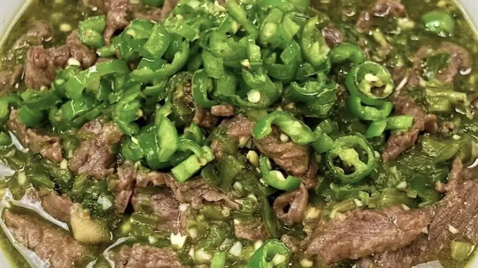 在家做这道烧椒豆花牛肉,简单又下饭