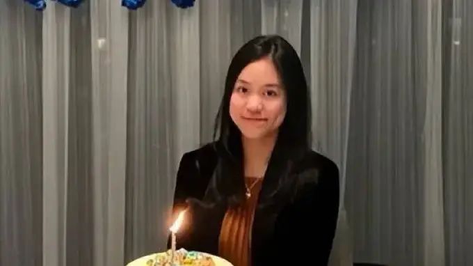 吕丽君女儿庆刘銮雄75岁寿辰 穿搭像妈气场像爸引关注