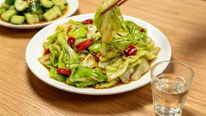 手撕莲白不出水香辣入味炝炒技巧