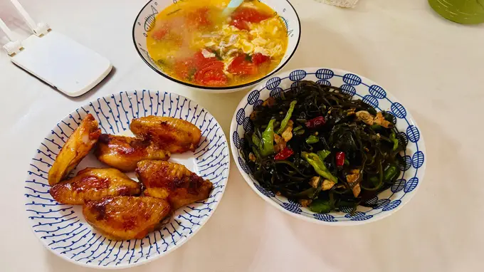 两菜一汤配鲜醇热汤 夏日家常餐这样吃超暖胃
