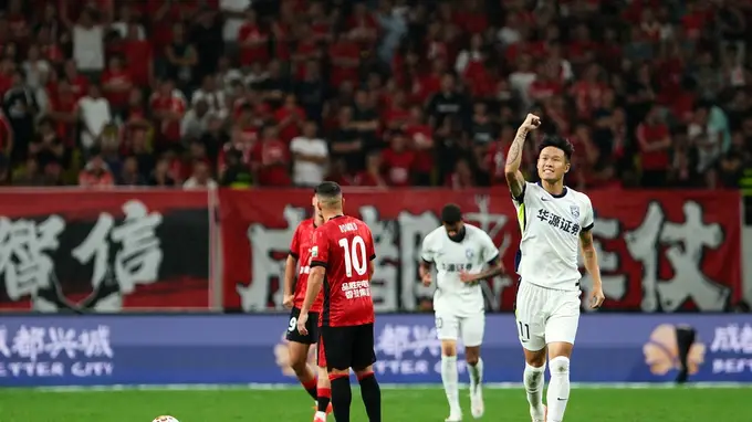 中超五连平！李昂破门送点韦世豪点射救主 成都蓉城1-1武汉三镇战平