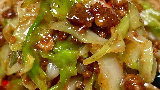 包菜炒肉末 鲜香脆嫩超入味