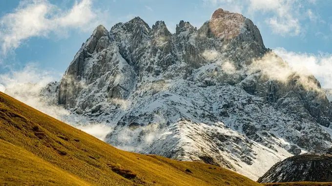 格鲁吉亚卡兹别克山谷——卡兹别克雪山脚下的自然秘境