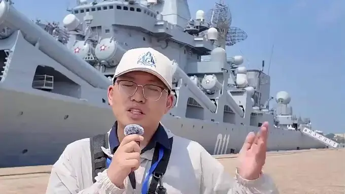 俄太平洋舰队旗舰“瓦良格”号来青岛了