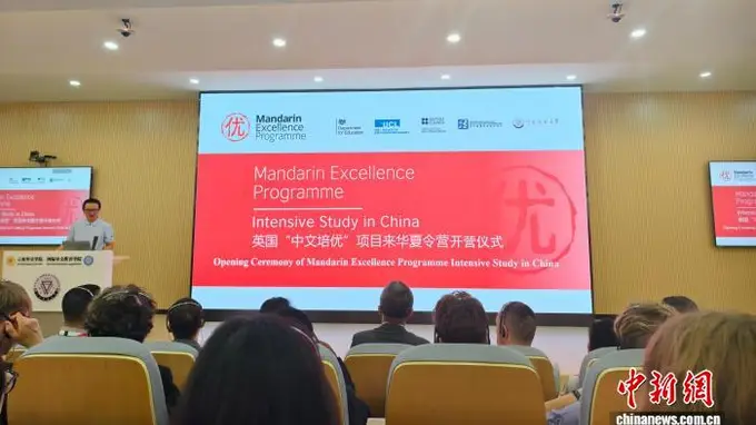 41名英国师生开启云南文化之旅
