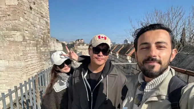 陈思诚带小21岁女友国外旅行，两人恋爱同居4年无结婚计划，好甜