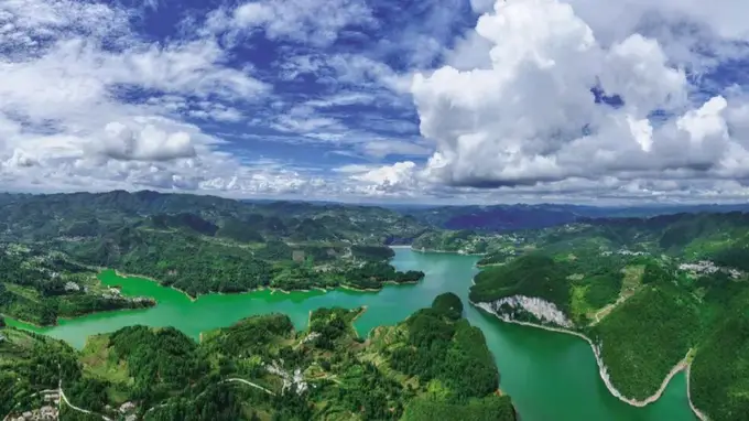 避暑顶流!平坝斯拉河有“凉”方