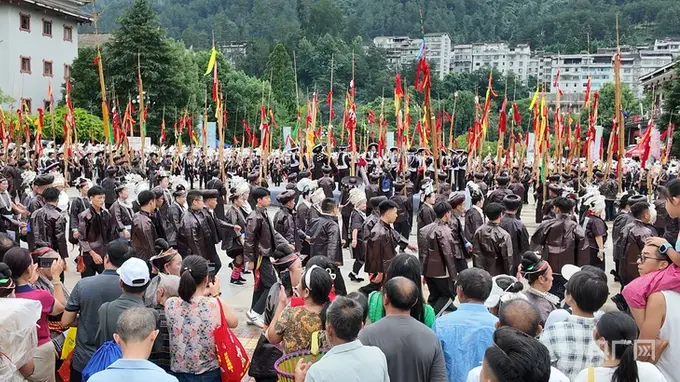 千名苗胞踏笙共舞 贵州剑河“六月六”传统民俗燃动苗乡