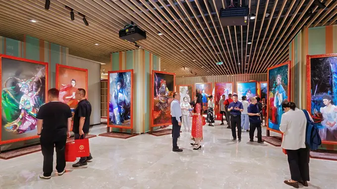 梅花奖得主携“百梅百戏”进高校社区,油画定格戏曲之美带市民看懂戏