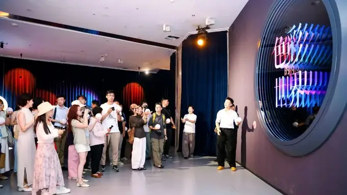 一馆揽艺韵 一车阅泉城 沉浸式解锁艺术泉水文旅盛宴丨发现宝藏山东