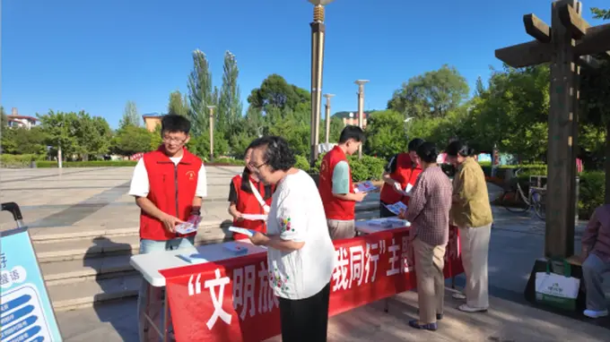 静乐县返乡大学生化身志愿者 开展文明旅游宣传活动