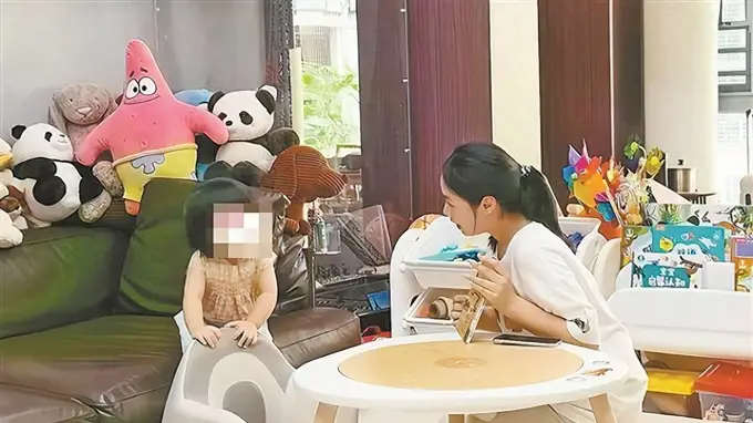 大学生兼职看护成暑期新宠:陪伴辅导兼顾运动娱乐