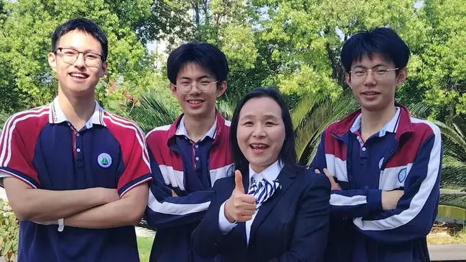 学霸双胞胎熊一诺熊一鸣,十九年同校相伴,同分差成同行同专业录取佳话