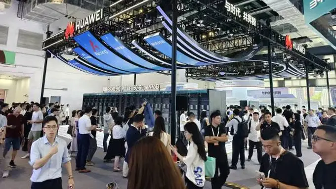 Kimi K3开源引海外热议 国产算力适配获华为阿里落地
