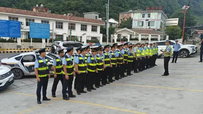 盘州景区道路安全保障行动启动 一线执法排查除隐患护航游客出行