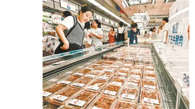 南昌核心商圈扎堆开网红零食店 短保新鲜成年轻人零食消费新风向
