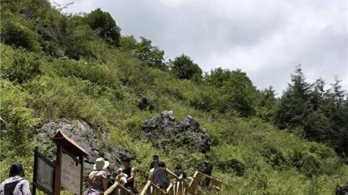 炎夏避暑好去处 地缝幽谷藏清凉秘境