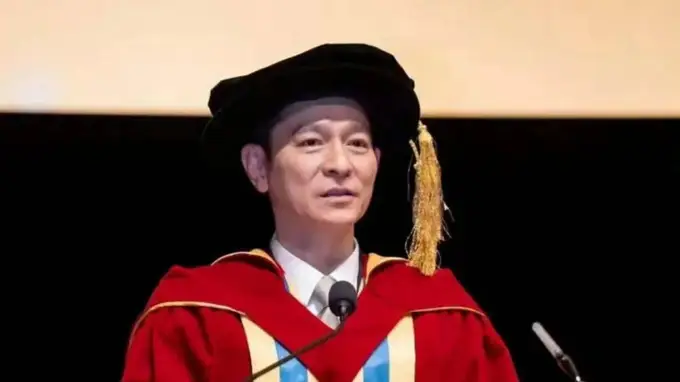 刘德华64岁荣获博士学位！