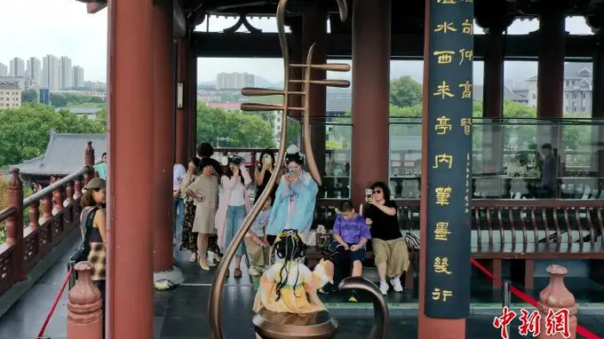 赣江观澜：古诗名篇变旅行坐标，年轻人为何爱上“跟着诗文去旅行”？