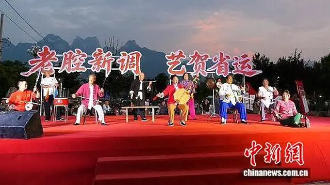 “老腔新调”燃秋夜 华阴非遗点亮夜经济