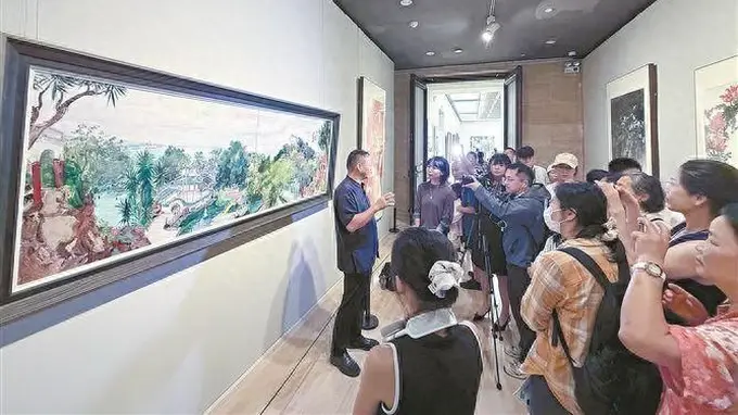 “一城春色半城花——厦门经济特区建设45周年美术作品展”在北京中国美术馆开幕