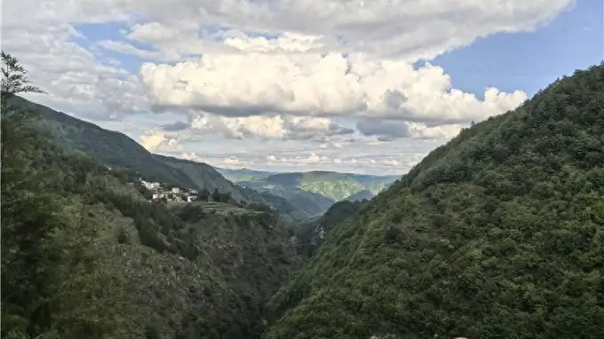 滇东北避暑秘境：雨碌大地缝