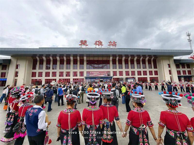 镜头里的彝族美，舌尖上的菌子香！楚雄这场“旅居”拍摄活动太有味儿了