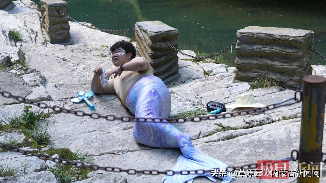 湖北一景区“胖头美人鱼”走红，被网友戏称“胖海象”