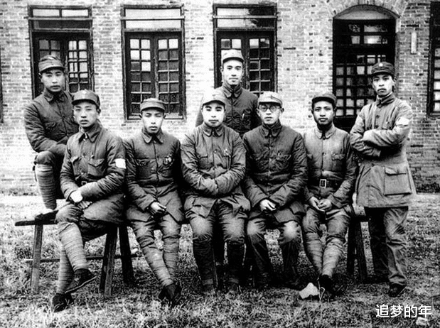 建国初期地位最高的大将：实权大过粟裕，曾与八位元帅并列