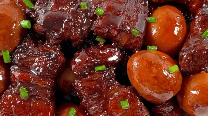 红烧肉鹌鹑蛋:一锅浓香,软糯入味的家常硬菜