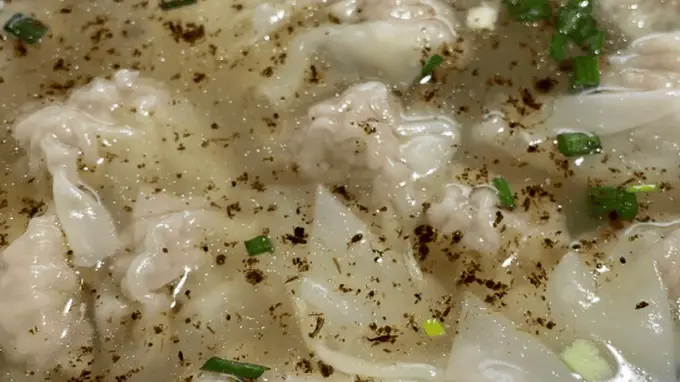 云吞面鲜虾饱满，竹升面细滑汤底鲜甜