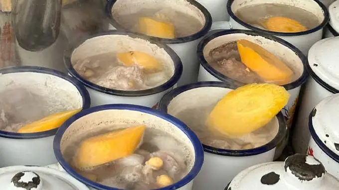 新疆旅游高原饮食：清淡与高热量食物的合理搭配