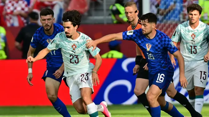 世界杯-莱奥B费造险迪亚斯染黄 半场葡萄牙0-0克罗地亚