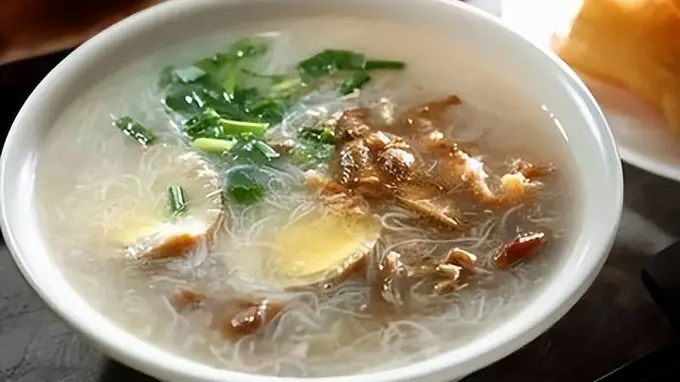 面线糊：一碗糊汤里的闽南烟火与时光印记