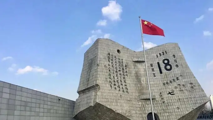 邓小平审阅死刑名单,看到一国军上将,大惊:立刻放人,登门道歉
