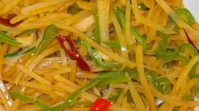 酸香辣甜层层叠叠,一盘土豆丝炒出家常真味