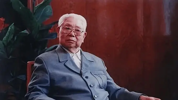 陈云晚年透露:遵义会议上有两个人反对主席,他们是谁?结局如何
