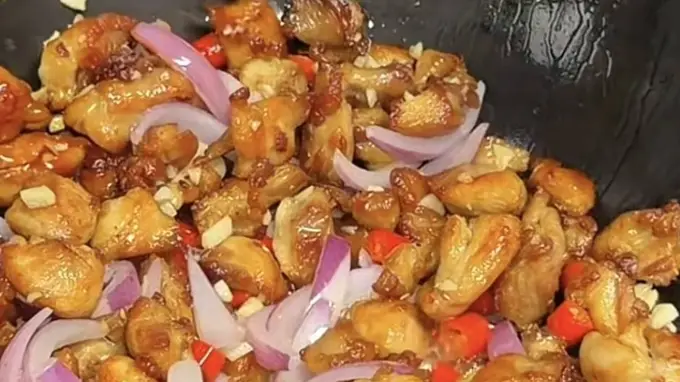 柠檬干煎鸡：酸辣入味开胃下饭