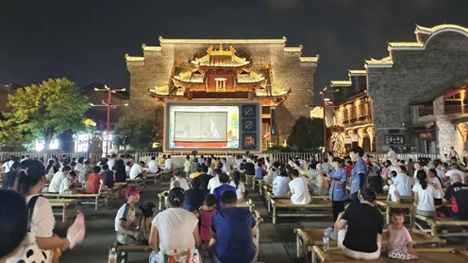 江城不止打卡景，三处露天舞台等你上场，用热爱对话知音