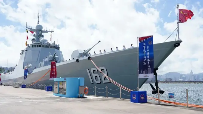 海军舰艇编队连续三年访问香港