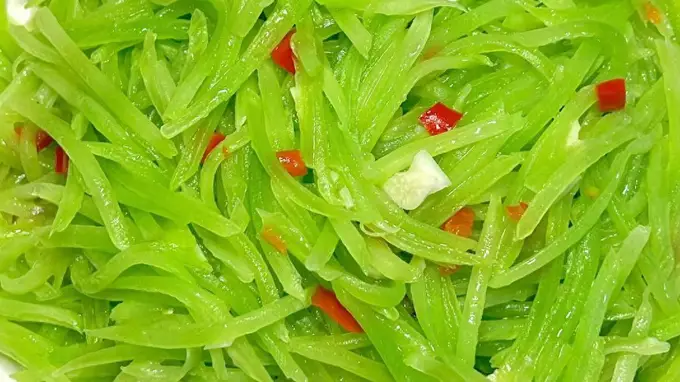 今日小暑，必做“2菜1肉”给老人吃，寓意消暑解毒，平安入伏